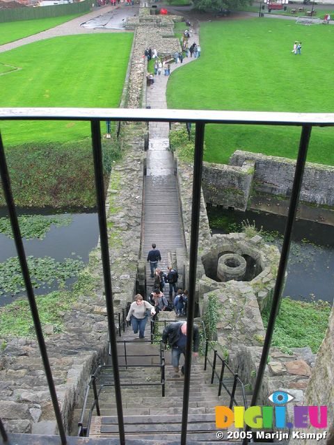 15151 People climbing the stairs